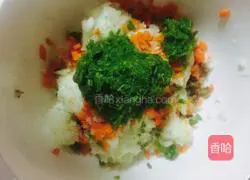 Illustration of how to make cabbage, celery, carrot and meat buns 3