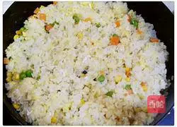 Illustration of how to make seasonal vegetable and egg fried rice 4