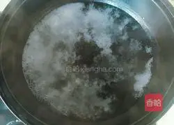 Illustration of how to make beet juice noodle dumplings 11