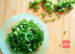 Illustration of how to make scallion pancake 2