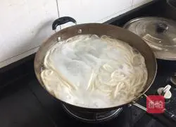 Illustration of how to make cowpea and eggplant noodles 11