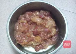 Illustration of how to make celery noodles 1