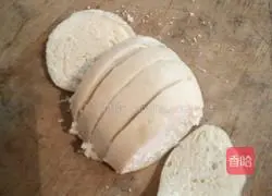 Illustration of how to make fried steamed bun slices 1
