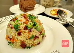 Illustration of how to make fried rice with beef, vegetables and eggs 13