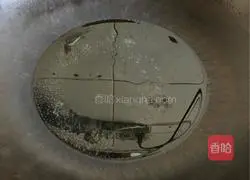 Illustration of how to make hot noodles and scallion pancakes 5