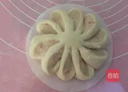Illustration of how to make mixed juice flower steamed buns 8