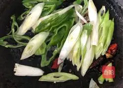 Illustration of how to make stir-fried multigrain pancakes with cabbage 4