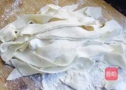 Illustration of how to make clam noodles made from dumpling skins 8