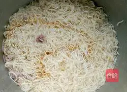 Illustration of how to make scallion oil noodles 7