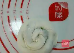 How to make scallion pancakes 11