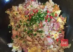 Illustration of how to make bacon and egg fried rice 11