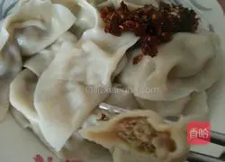 Illustration of how to make pork and celery dumplings 10