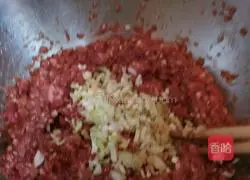 Illustration of how to make mutton buns 3