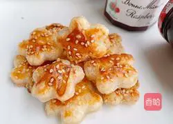 Illustration of how to make raspberry jam hand cakes 12