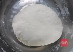 Illustration of how to make Longli fish and celery dumplings 1