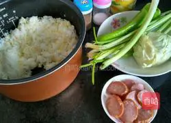 Illustration of how to make fried rice with sausages and vegetables 1