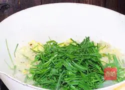 Illustration of how to make leek and egg fried rice 5