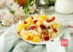 Illustration of how to make colorful pineapple rice 1