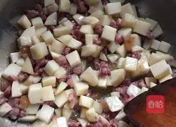 Illustration of how to make ham and potato braised rice 4