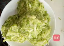 Illustration of how to make watermelon and pork bun stuffing 3