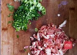 Illustration of how to make pork and radish dumplings 4