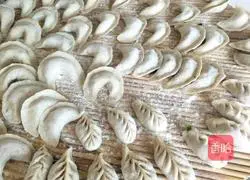 Illustration of how to make dumplings stuffed with chives and eggs 11