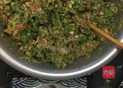 Illustration of how to make pork and cowpea stuffed buns 4