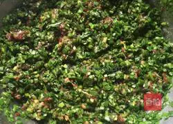 Illustration of how to make leek and meat wontons 4