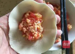 Illustration of how to make tomato dumplings 10