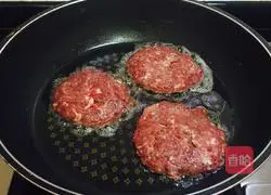 Illustration of how to make satay beef patties 9