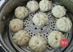 Illustration of how to make pork, cabbage and vermicelli buns 15