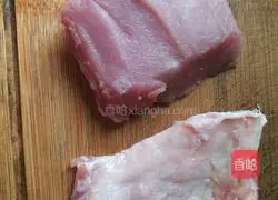 Illustration of how to make homemade wonton meat 1