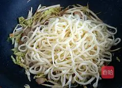 Illustration of how to make cabbage fried noodles 7
