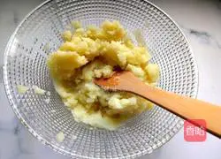 Illustration of how to make stringy potato cakes 6