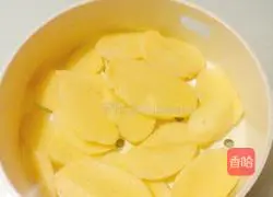 Illustration of how to make pan-fried potato pancakes 2