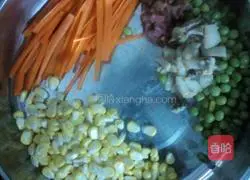 Colorful Yangzhou Fried Rice Recipe Illustration 2