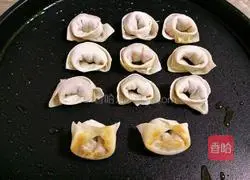 Illustration of how to make pan-fried wontons 5