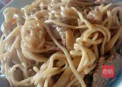 Illustration of how to make noodles with sauce 3