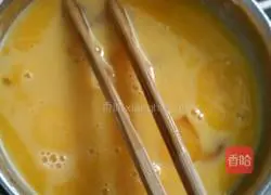 Illustration of how to make beef and egg fried rice 2