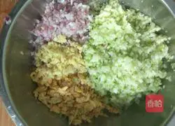 Dumplings...Illustration of how to make zucchini, egg and onion stuffing 6