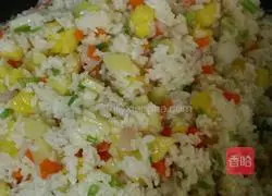 Illustration of how to make pear fried rice 6