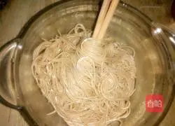 Illustration of how to make tomato and egg fried noodles 6