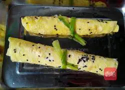 Illustration of how to make breakfast omelette 8