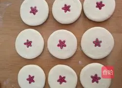 Illustration of how to make small dough cakes 8