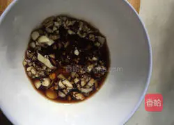 Illustration of how to make garlic green bean noodles 7