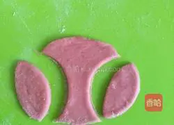 Illustration of how to make Penguin steamed buns 6