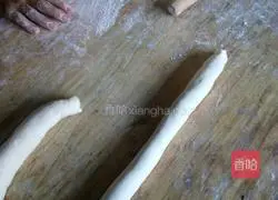 Illustration of making dumplings stuffed with pickled cabbage 5