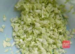 Illustration of how to make cabbage and potato pancakes 4