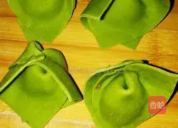 Illustration of how to make Jade Wonton 5