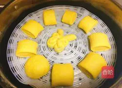 Illustration of how to make pumpkin milk-flavored steamed buns 16